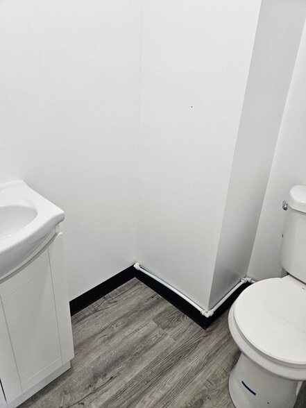 2612 Kilburn Ave, Rockford, IL for lease - Interior Photo - Image 2 of 9