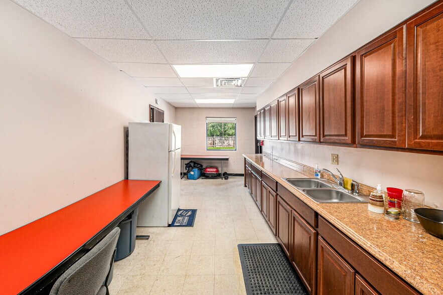 7714 Prospect Ave, Kansas City, MO à vendre - Photo du bâtiment - Image 3 de 7