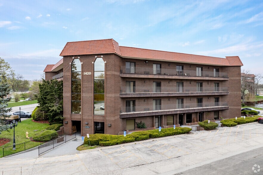 1420 Renaissance Dr, Park Ridge, IL for lease - Building Photo - Image 2 of 19