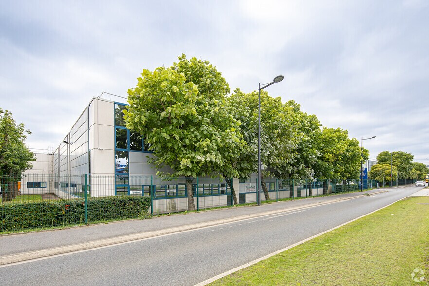 Avenue Des Pépiniéres, Fresnes à louer - Photo du bâtiment - Image 2 de 3