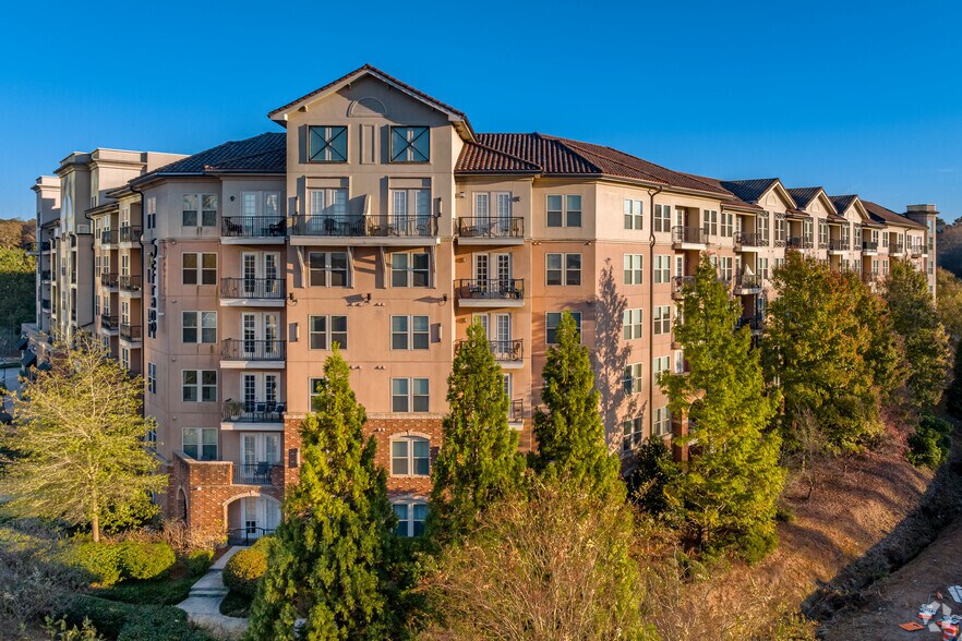 901 Abernathy Rd, Sandy Springs, GA à vendre - Photo du bâtiment - Image 2 de 6