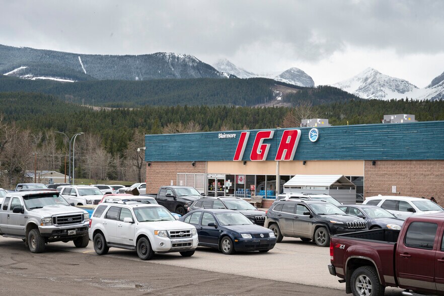 11001 20 Av, Blairmore, AB à vendre - Photo du bâtiment - Image 2 de 39