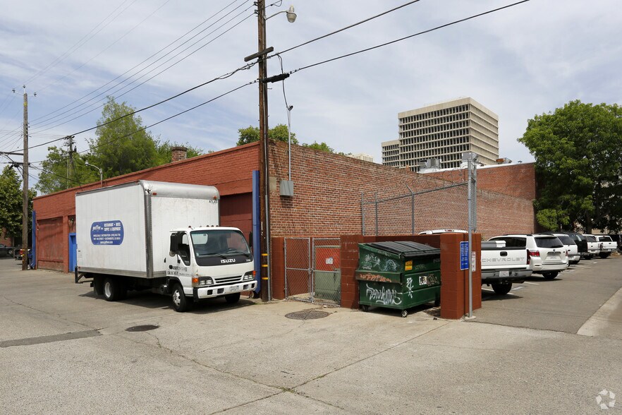 808 R St, Sacramento, CA à louer - Photo du bâtiment - Image 2 de 2