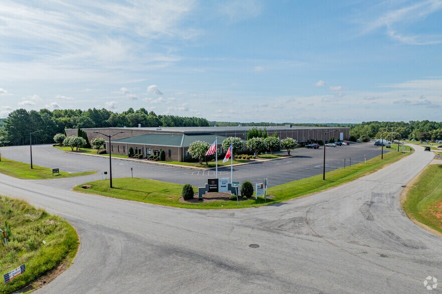 130 Mosswood Blvd, Youngsville, NC à louer - Photo du bâtiment - Image 2 de 10