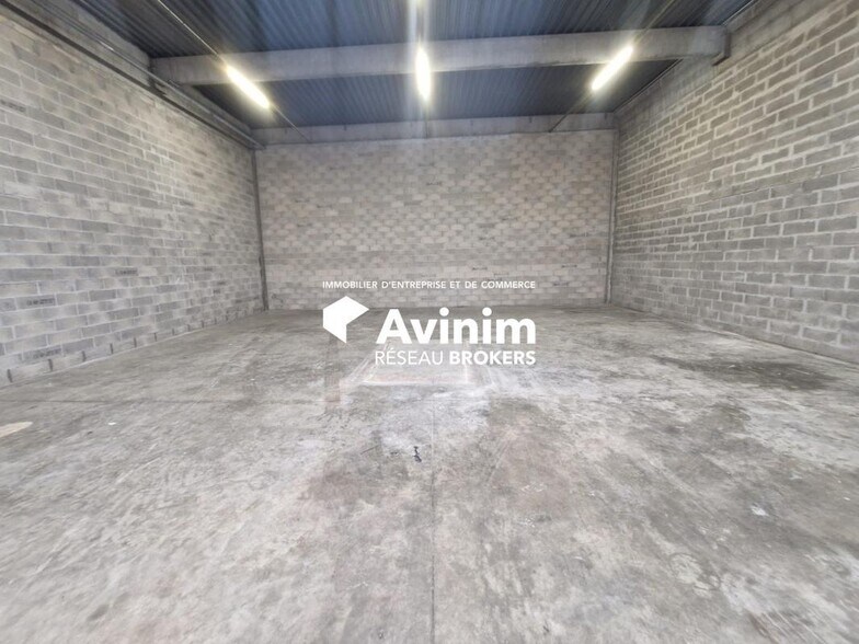 Industrial in Saint Thibault Des Vignes for lease - Interior Photo - Image 3 of 4