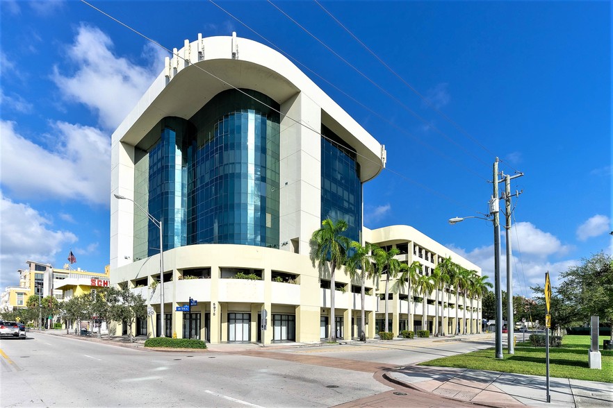 5975 Sunset Dr, Miami, FL for lease - Primary Photo - Image 1 of 10