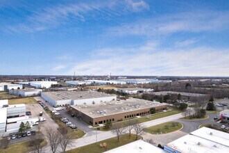 905 Lakeside Dr, Gurnee, IL - Aerial map view