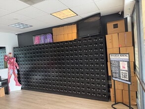 12315-12389 Pembroke Rd, Pembroke Pines, FL for lease Interior Photo- Image 2 of 12