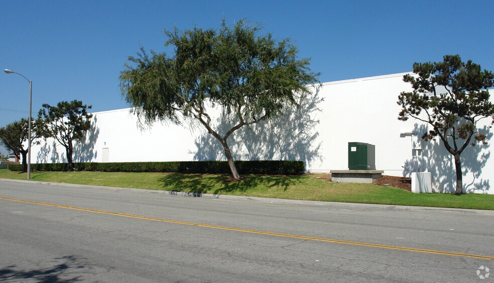 1124 E Del Amo Blvd, Carson, CA à louer - Photo du bâtiment - Image 2 de 4