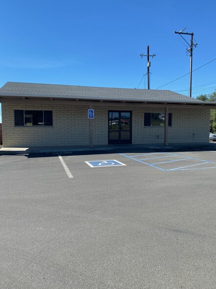 311 Lake Mendocino Dr, Ukiah, CA for lease - Building Photo - Image 3 of 15