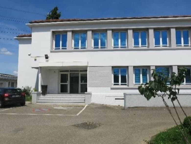 197 Avenue Francis De Pressensé, Vénissieux for lease - Building Photo - Image 2 of 3