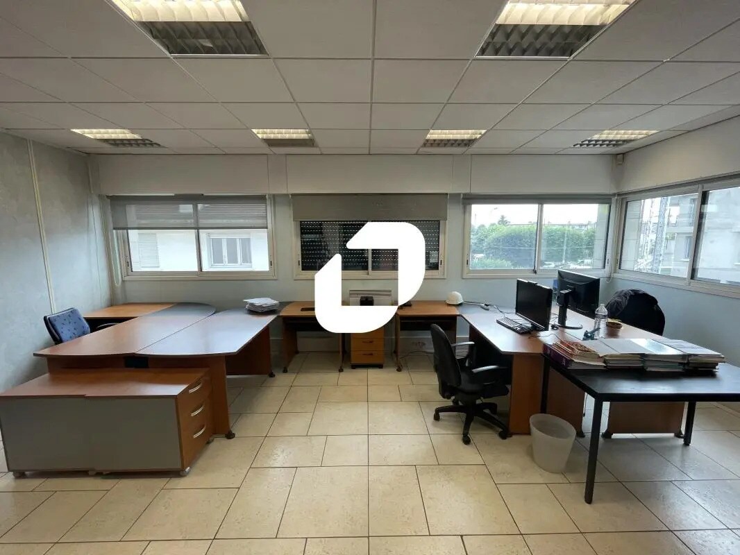 Office in Fontenay-sous-Bois for lease Interior Photo- Image 1 of 10