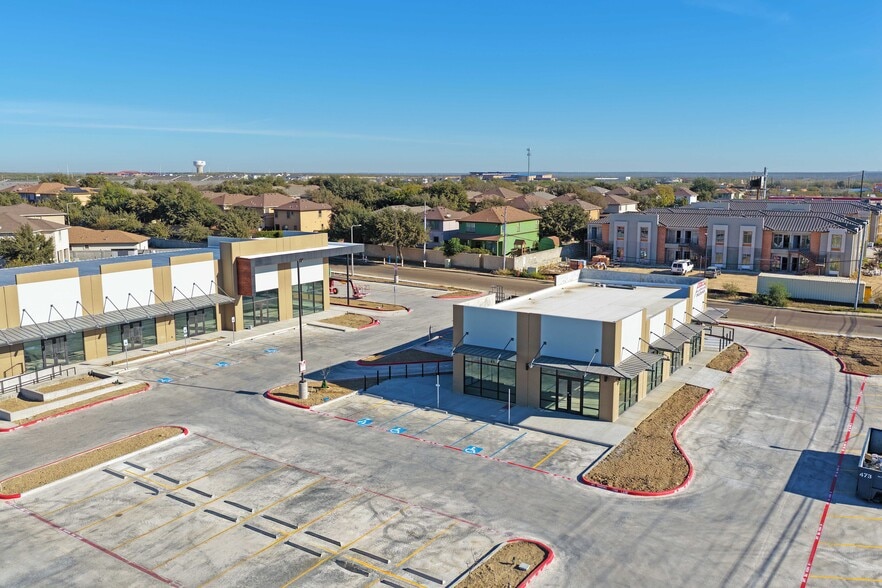 4002 Del Mar Blvd, Laredo, TX à louer - Photo du bâtiment - Image 3 de 6