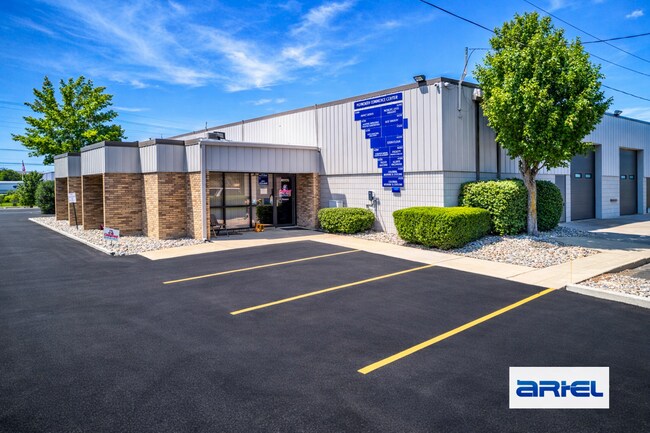 Plus de détails pour 41170-41300 Joy Rd, Plymouth, MI - Industriel à louer
