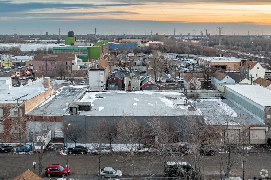 2415 W 24th Pl, Chicago, IL for sale - Building Photo - Image 3 of 38