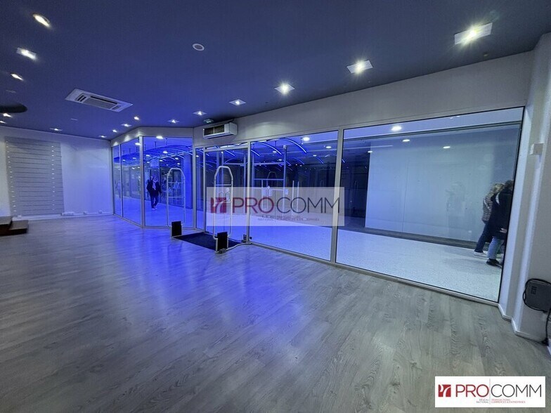 Retail in Chartres for lease - Interior Photo - Image 3 of 7