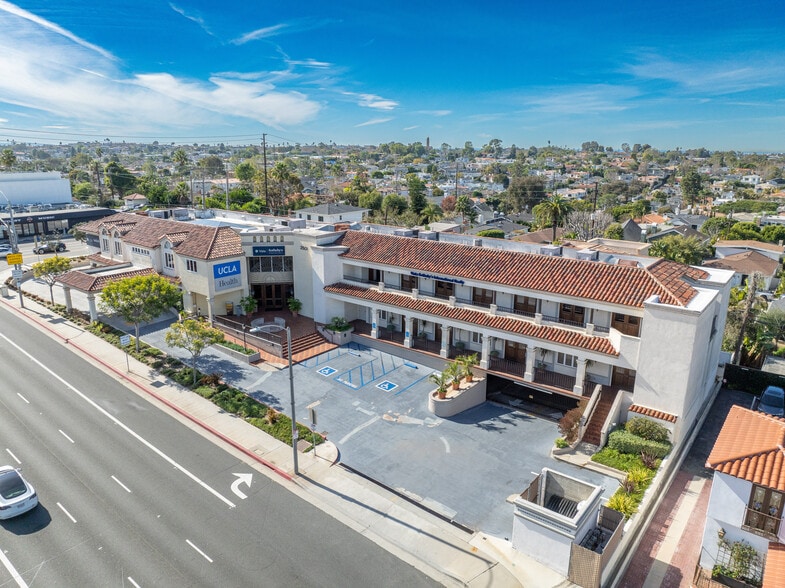 2501 N Sepulveda Blvd, Manhattan Beach, CA for lease - Primary Photo - Image 1 of 11