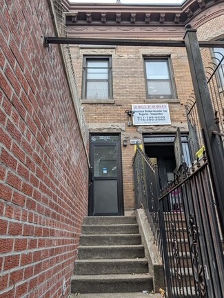 Plus de détails pour 4028 82nd St, Elmhurst, NY - Bureau à louer
