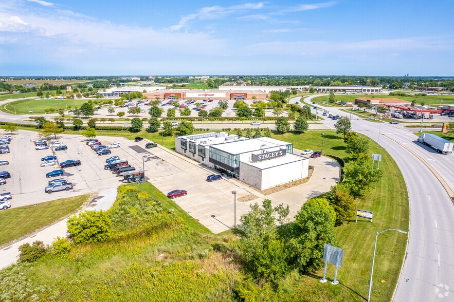 11101-11148 Plum Dr, Urbandale, IA for lease - Aerial - Image 3 of 18