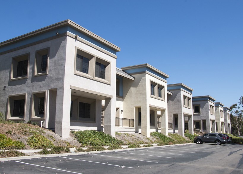 15706-15708 Pomerado Rd, Poway, CA à louer - Photo du bâtiment - Image 2 de 7