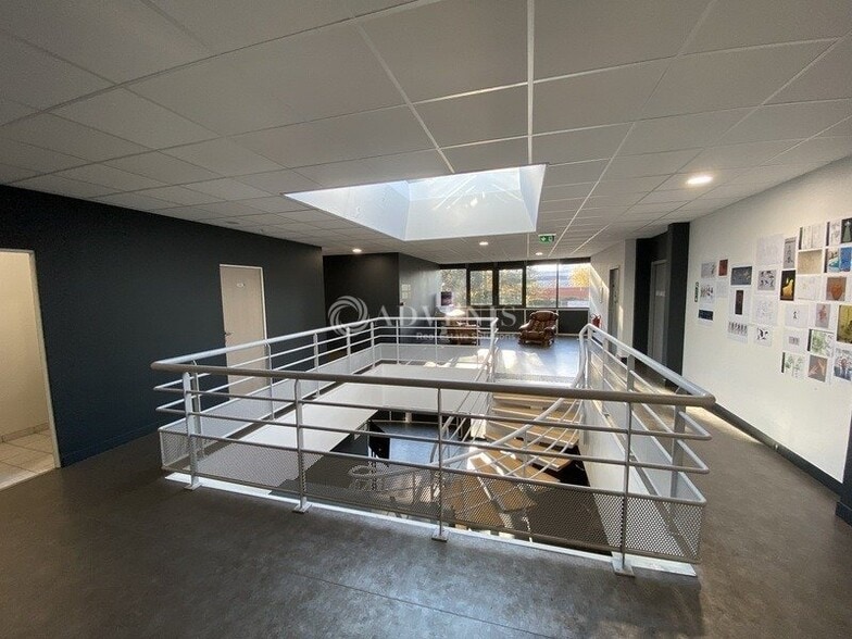 Rue Blaise Pascal, Trappes for lease - Interior Photo - Image 2 of 6