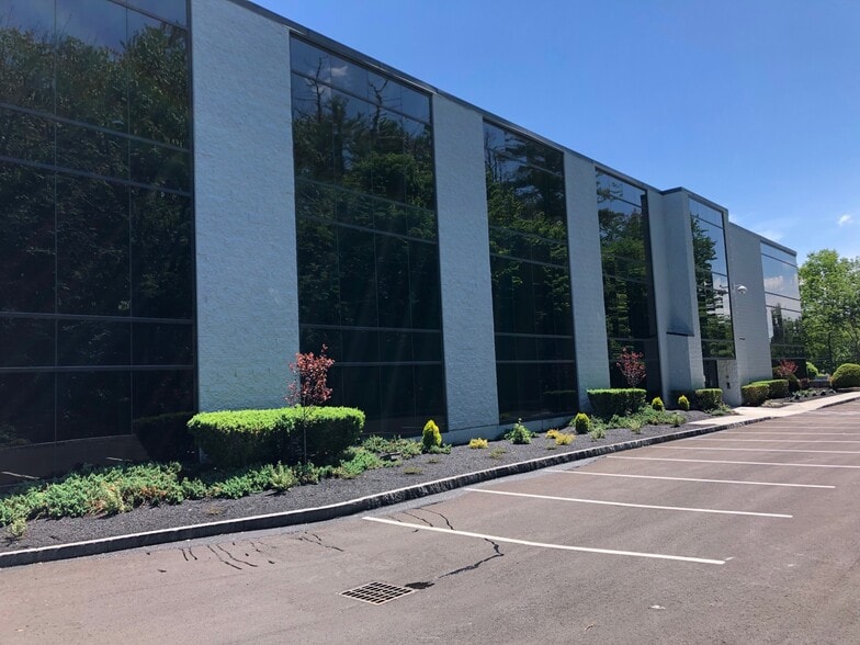 4 Northeastern Blvd, Salem, NH à louer - Photo du bâtiment - Image 3 de 30