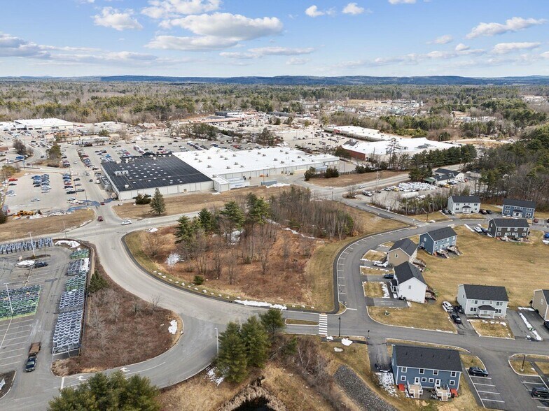 Chamberlain Dr, Windham, ME à vendre - Photo du bâtiment - Image 2 de 11