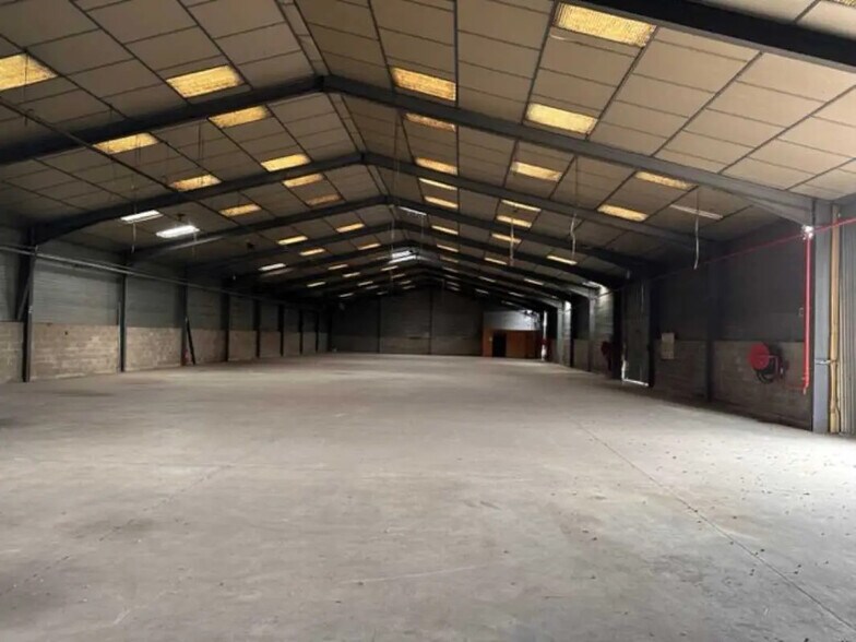 Flex in Jassans-Riottier for lease - Interior Photo - Image 2 of 4