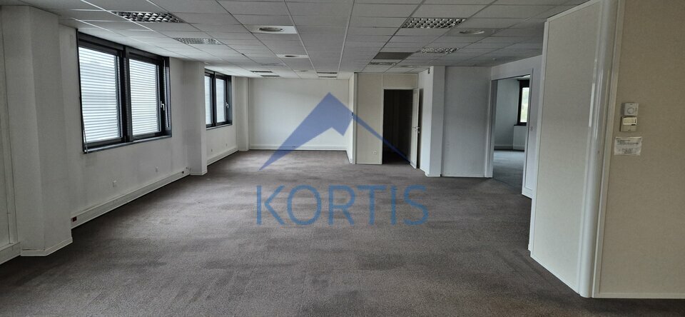 6 Rue De Bretagne, Saint-Quentin-Fallavier for lease Interior Photo- Image 1 of 7