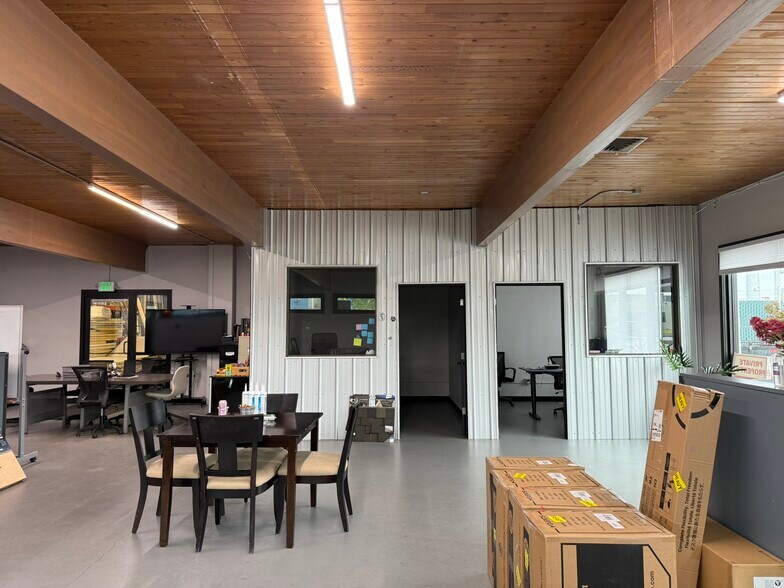 1210 Jackson St SE, Albany, OR à louer - Photo du bâtiment - Image 3 de 5