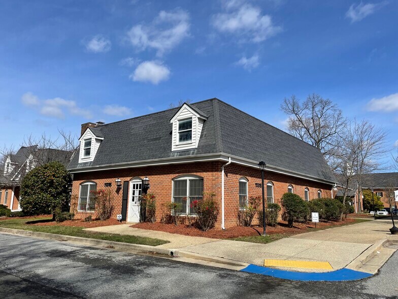 11315 Pembrooke Sq, Waldorf, MD à vendre - Photo du bâtiment - Image 2 de 5