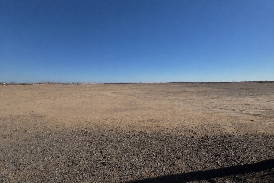 25888 N 211th Ave, Wittmann, AZ à vendre - Photo du bâtiment - Image 3 de 4