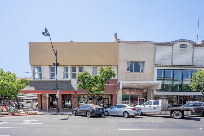 Plus de détails pour 123 E Main St, Visalia, CA - Commerce de détail à vendre