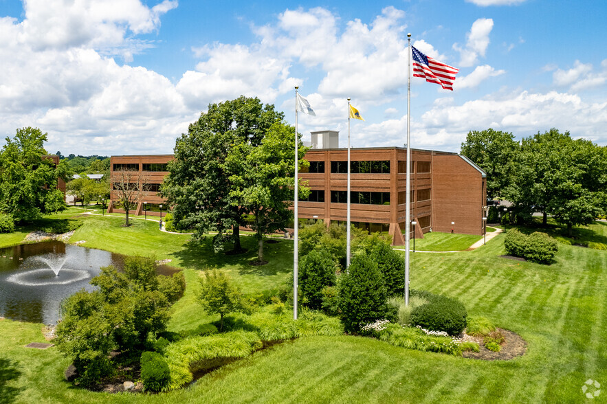 305 Fellowship Rd, Mount Laurel, NJ à louer - Photo du bâtiment - Image 1 de 4