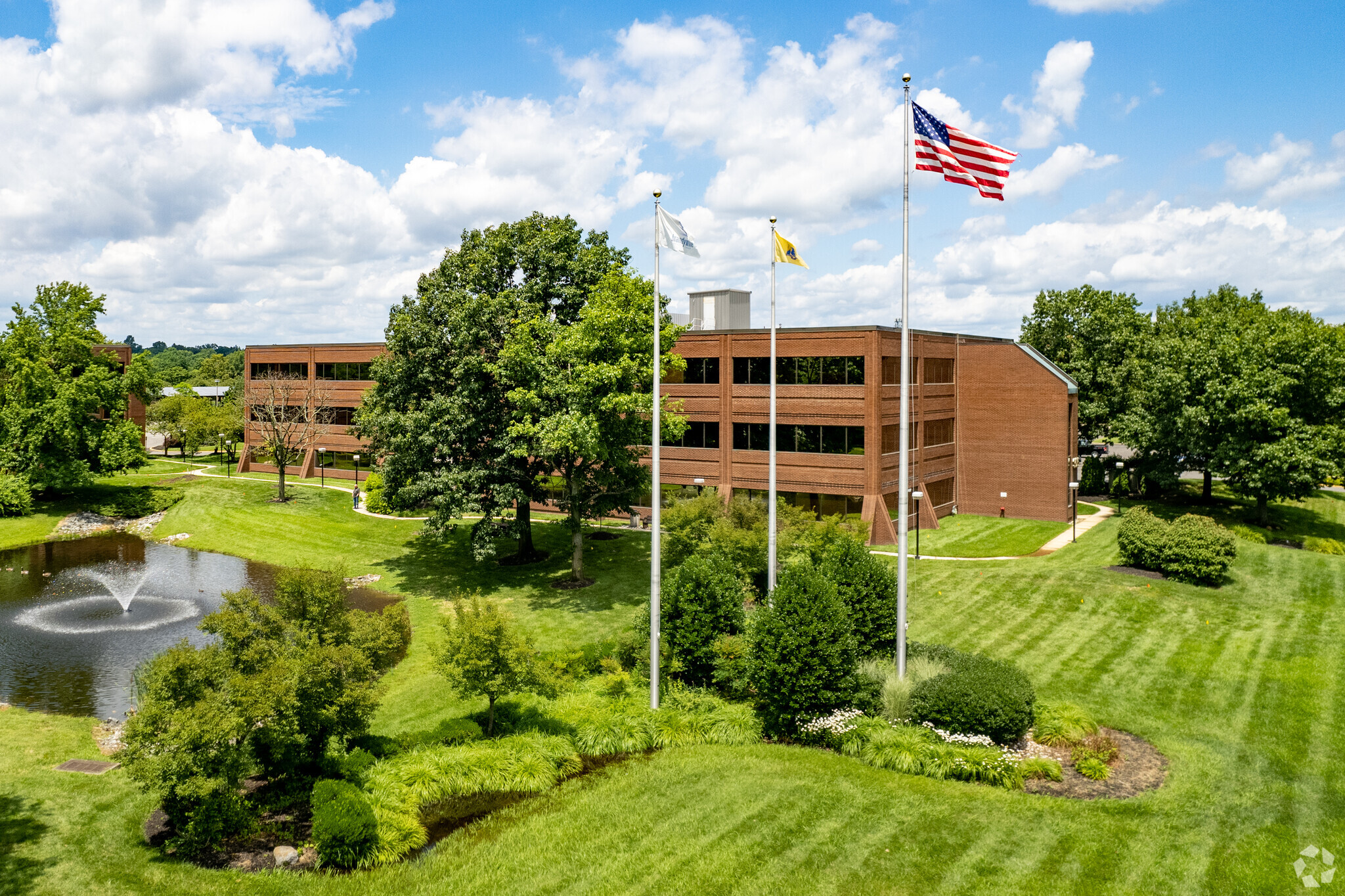 305 Fellowship Rd, Mount Laurel, NJ for lease Building Photo- Image 1 of 5