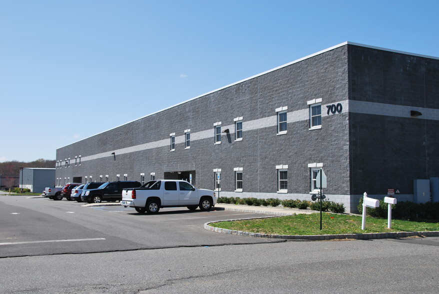 700 Business Park Dr, Freehold, NJ for lease - Primary Photo - Image 1 of 7