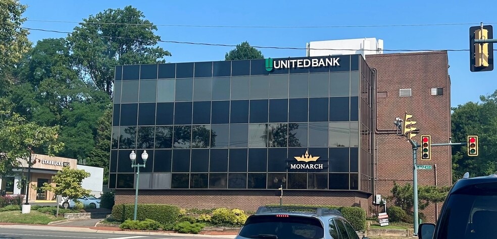 374 Maple Ave E, Vienna, VA for lease - Building Photo - Image 1 of 15