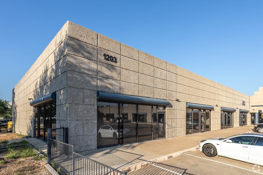 1203 Crestside Dr, Coppell, TX for lease - Building Photo - Image 2 of 7