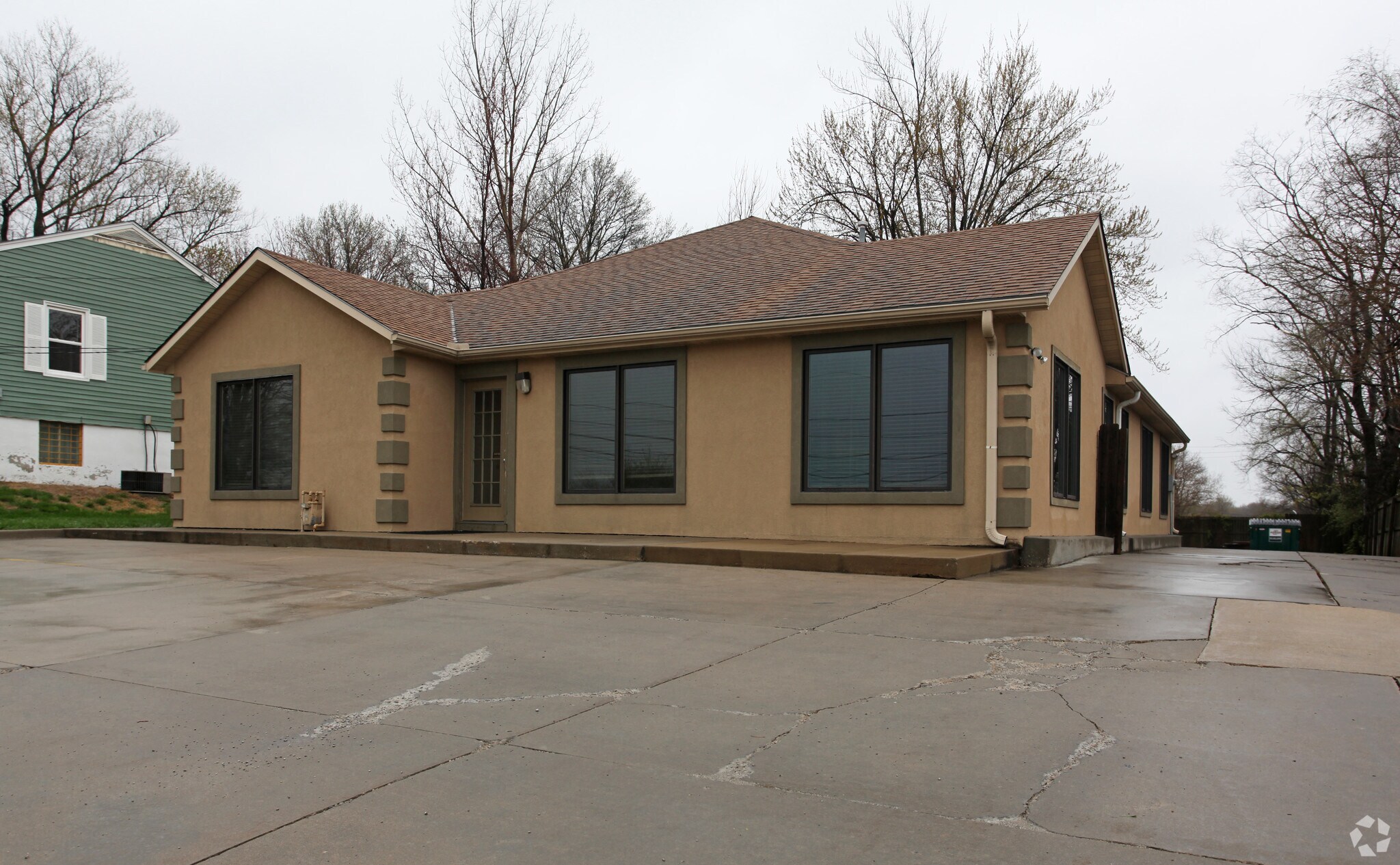 409 NE Shady Lane Dr, Kansas City, MO à louer Photo du bâtiment- Image 1 de 10