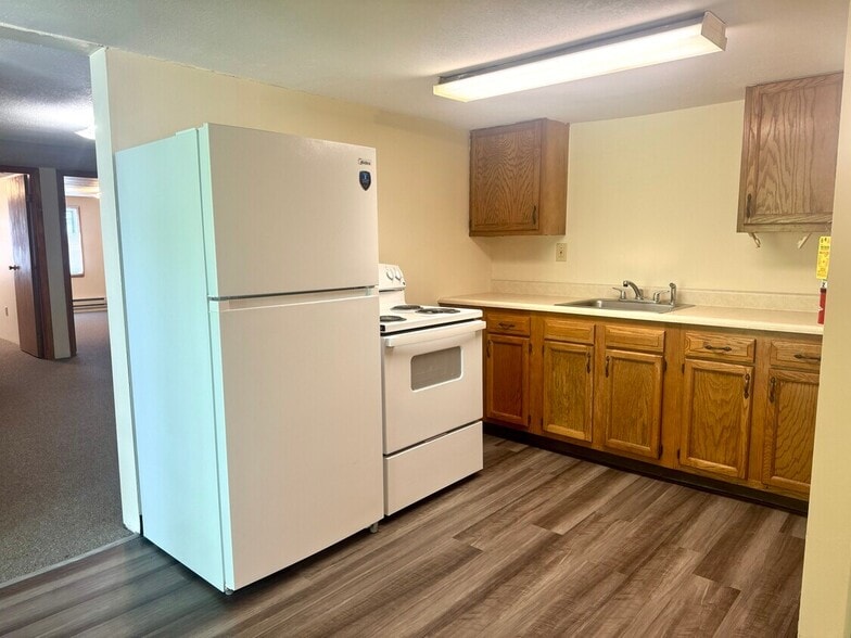 250 E Water St, Slippery Rock, PA à vendre - Photo du bâtiment - Image 3 de 73