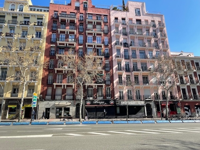 Avenida de la Ciudad de Barcelona, 29, Madrid, Madrid for sale - Building Photo - Image 1 of 2