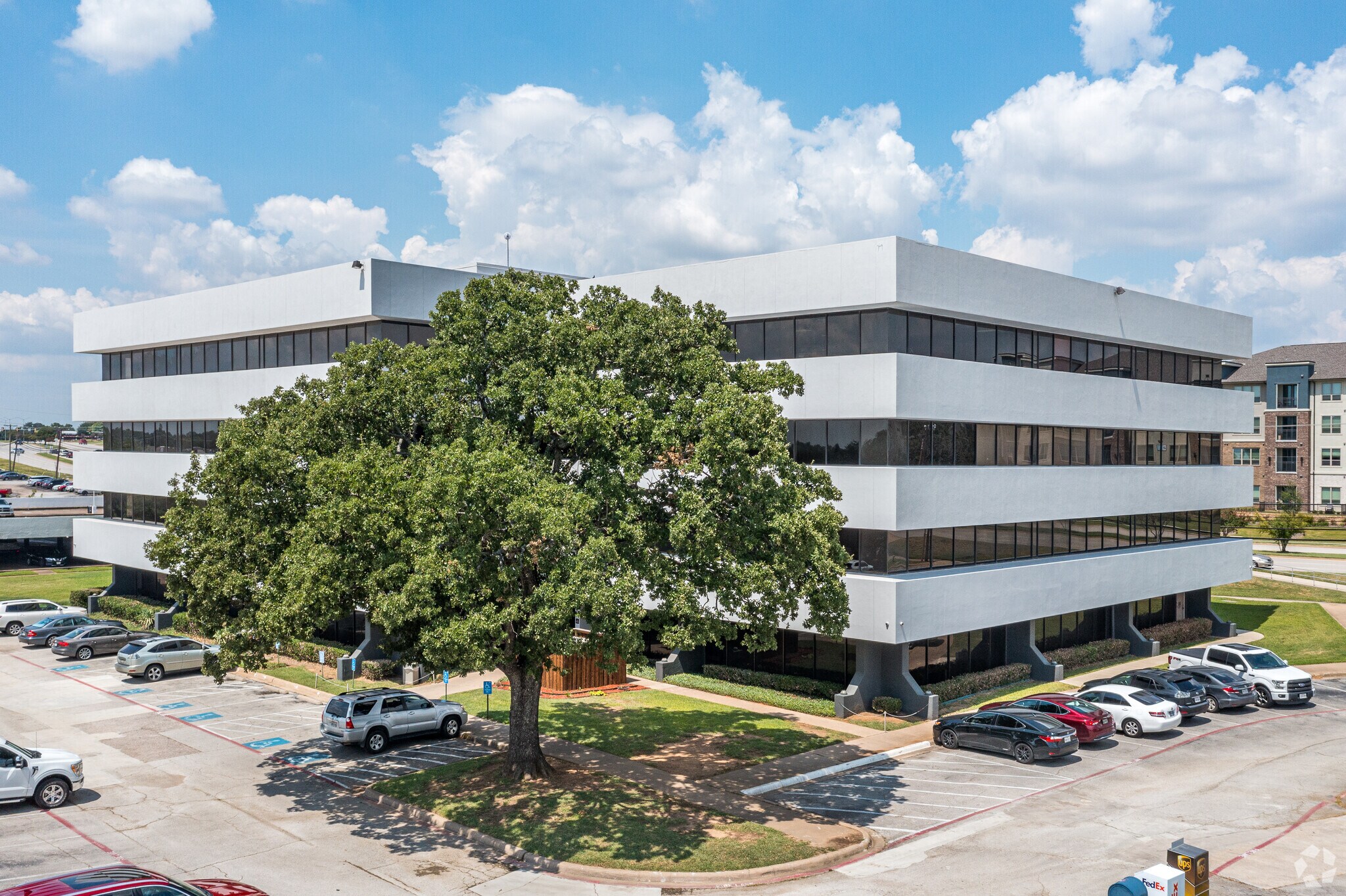 1001 W Euless Blvd, Euless, TX à louer Photo du bâtiment- Image 1 de 13