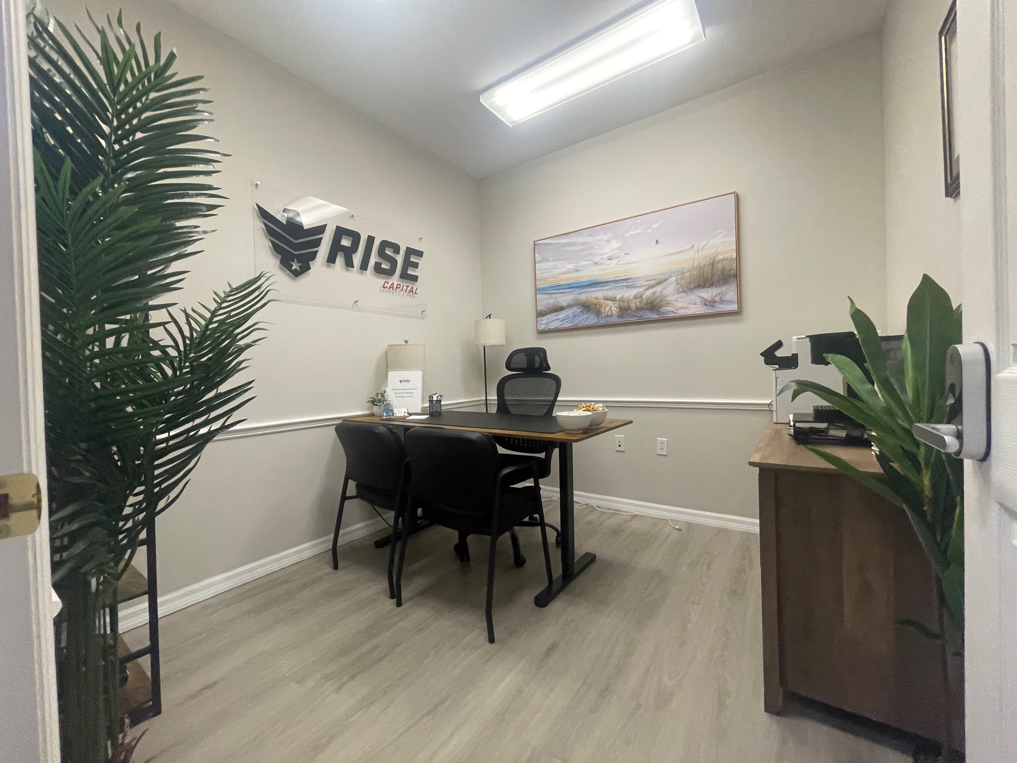 6922 Linebaugh Ave, Tampa, FL for lease Interior Photo- Image 1 of 3