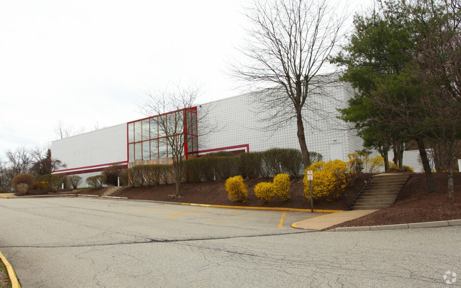 310 Rodi Rd, Pittsburgh, PA for sale - Building Photo - Image 2 of 17