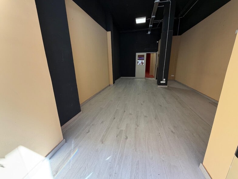 Retail in Sabadell, Barcelona for lease - Building Photo - Image 2 of 5
