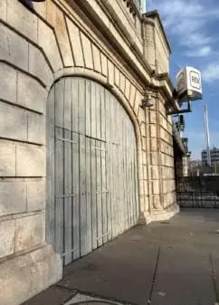 Retail in Paris for lease Building Photo- Image 1 of 5