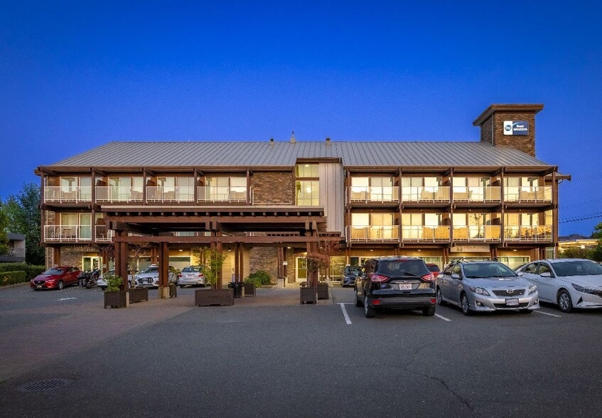 1590 Cliffe Ave, Courtenay, BC for sale - Building Photo - Image 2 of 3