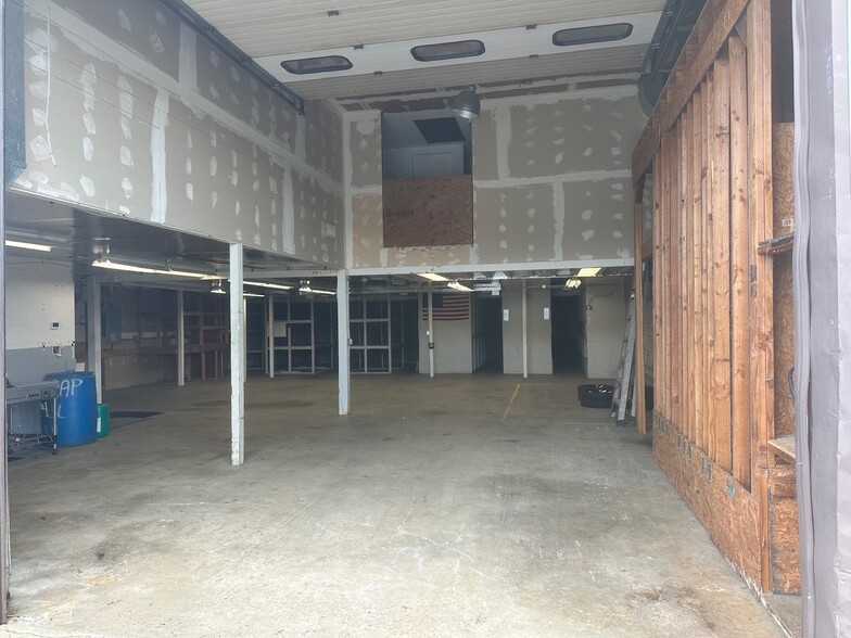 50 S End Plz, New Milford, CT for sale - Building Photo - Image 3 of 44