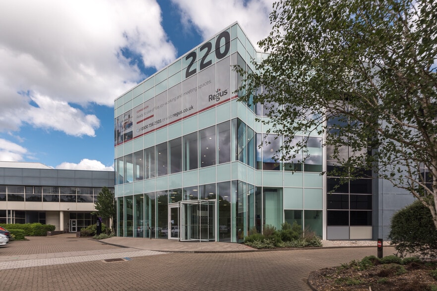 220 Wharfedale Rd, Wokingham for lease - Interior Photo - Image 1 of 10