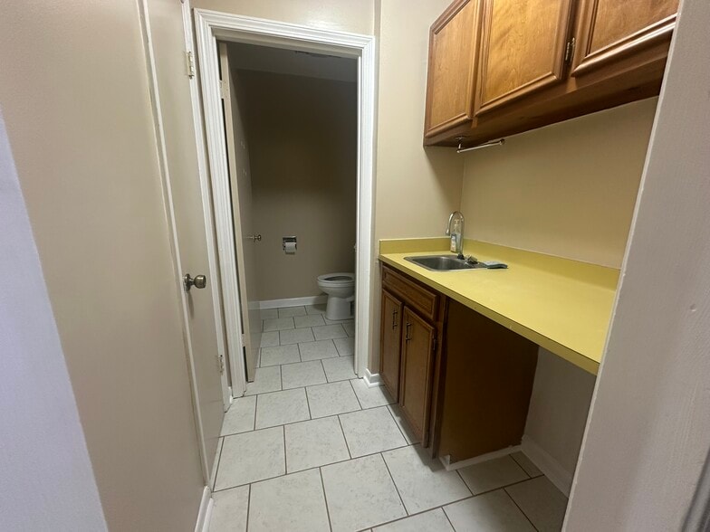 8676 Goodwood Blvd, Baton Rouge, LA for lease - Building Photo - Image 3 of 12